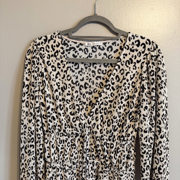 Zara Leopard Print Smocked Peplum Blouse Size Medium - Picture 2 of 4
